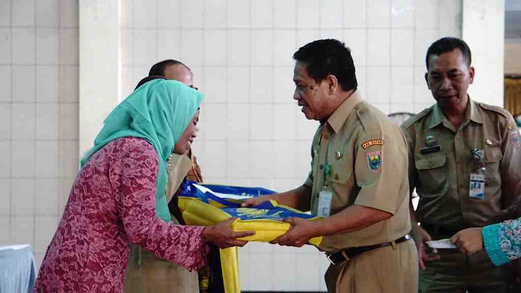 BERIKAN TALI ASIH