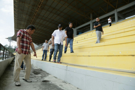 TINJAU STADION KUANSING RIAU 
