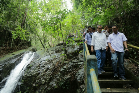  nb tlg lengkapi AIR TERJUN BATANG KOBAN KUANSING