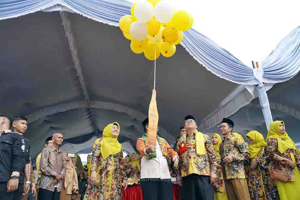 LEPAS BALON