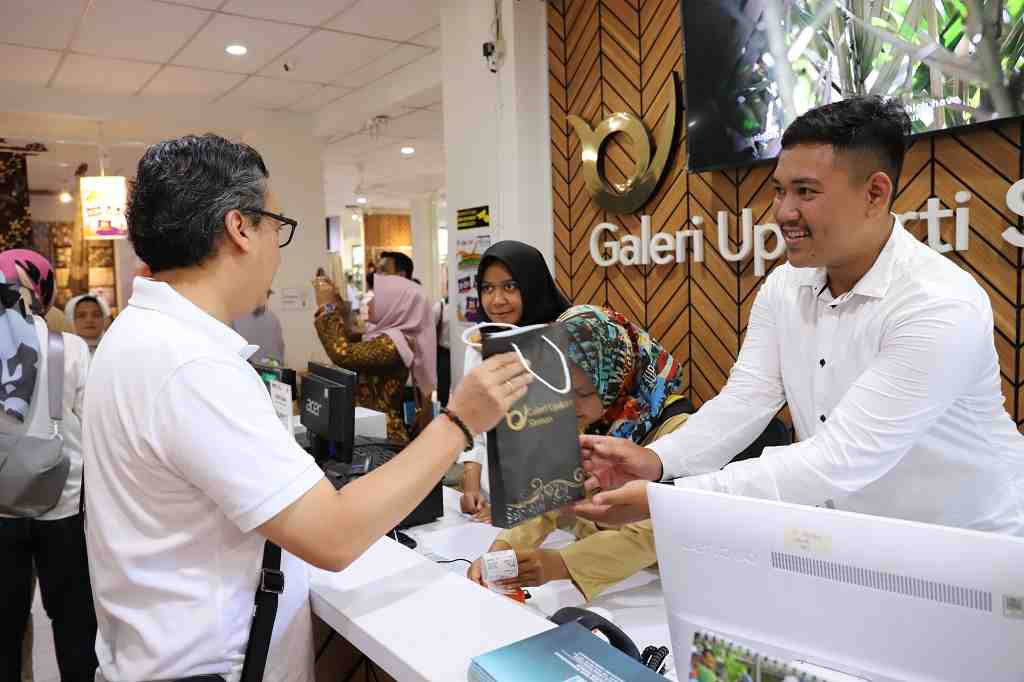 MEMBELI PRODUK GALERI UPAKARTI
