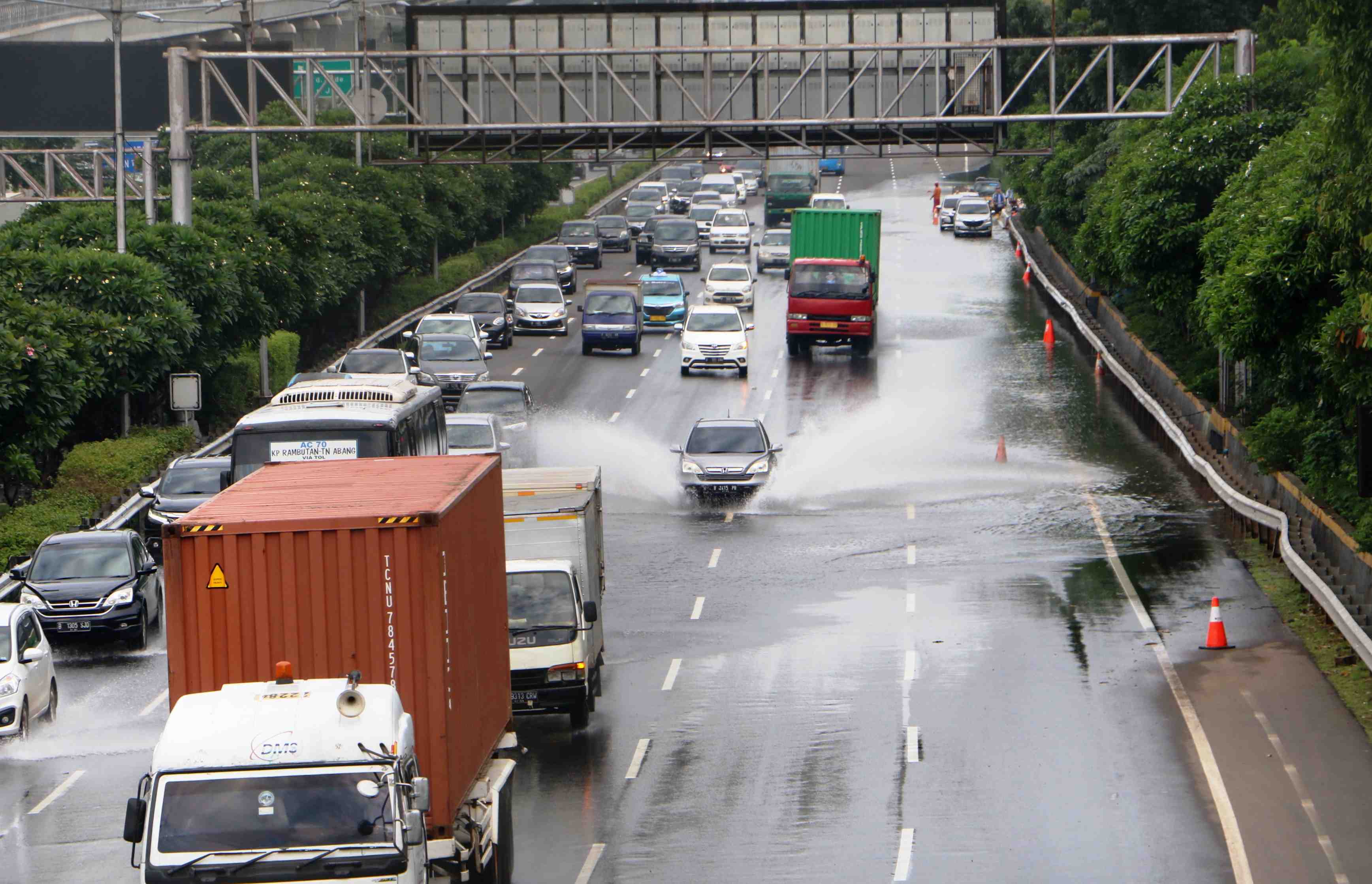 TOL TERDAMPAK BANJIR JAKARTA