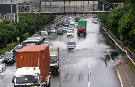 TOL TERDAMPAK BANJIR JAKARTA