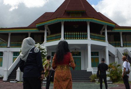 BERKUNJUNG ke KADATON TIDORE