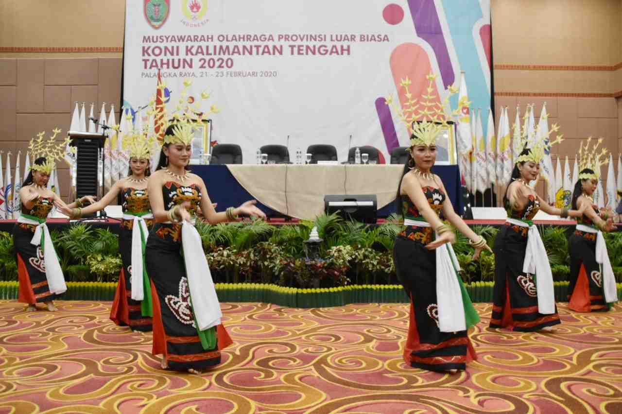 TARIAN KHAS DAYAK KALTENG