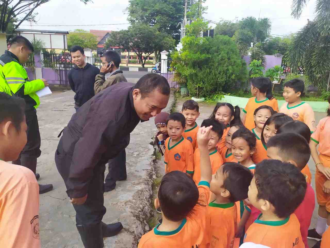 HIMBAU ANAK SD WASPADAI LALU LINTAS