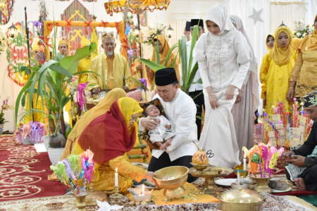 PROSESI PEMBERIAN NAMA ADAT