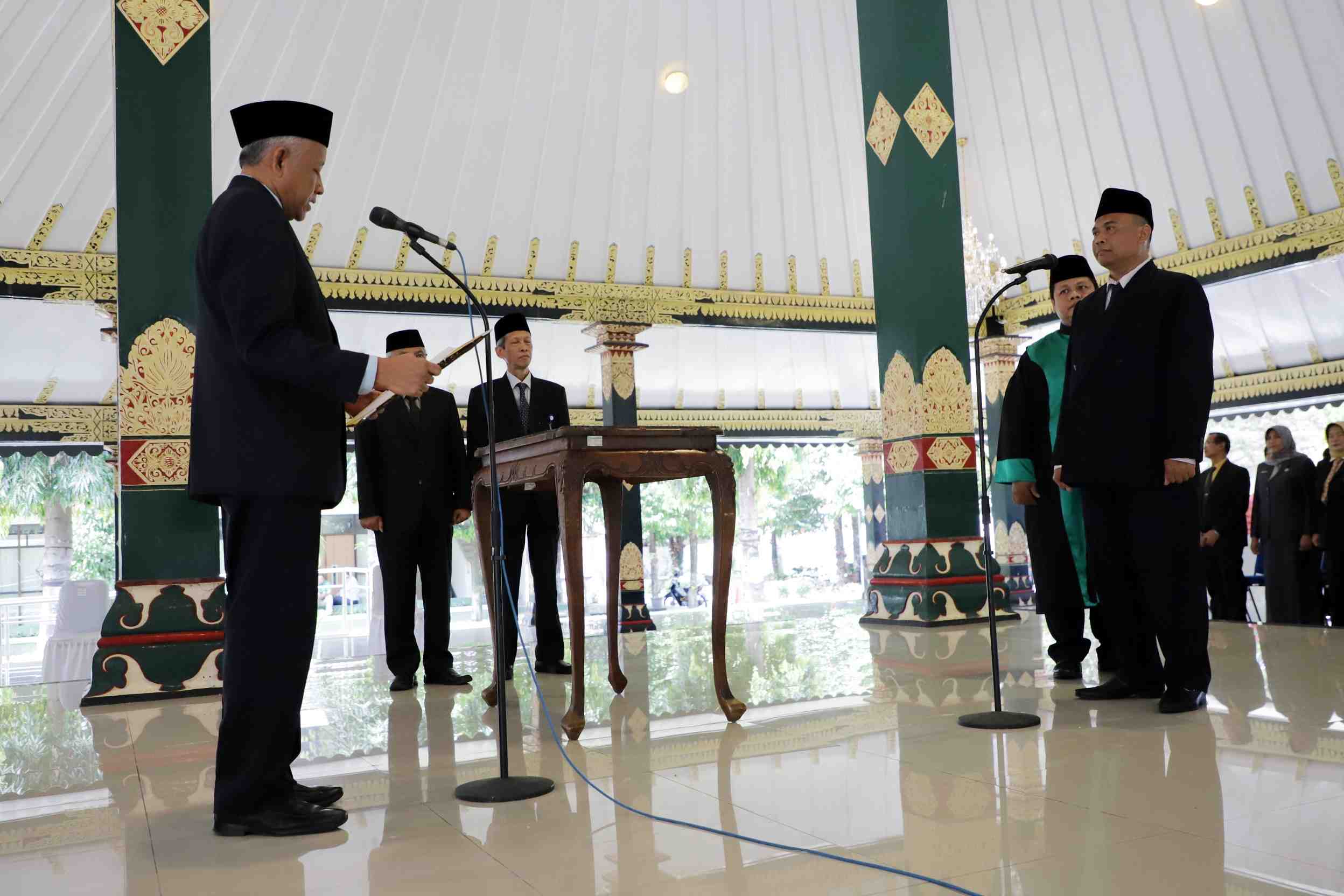BUPATI SLEMAN MENGAMBIL SUMPAH JABATAN