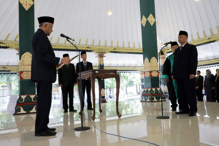 BUPATI SLEMAN MENGAMBIL SUMPAH JABATAN