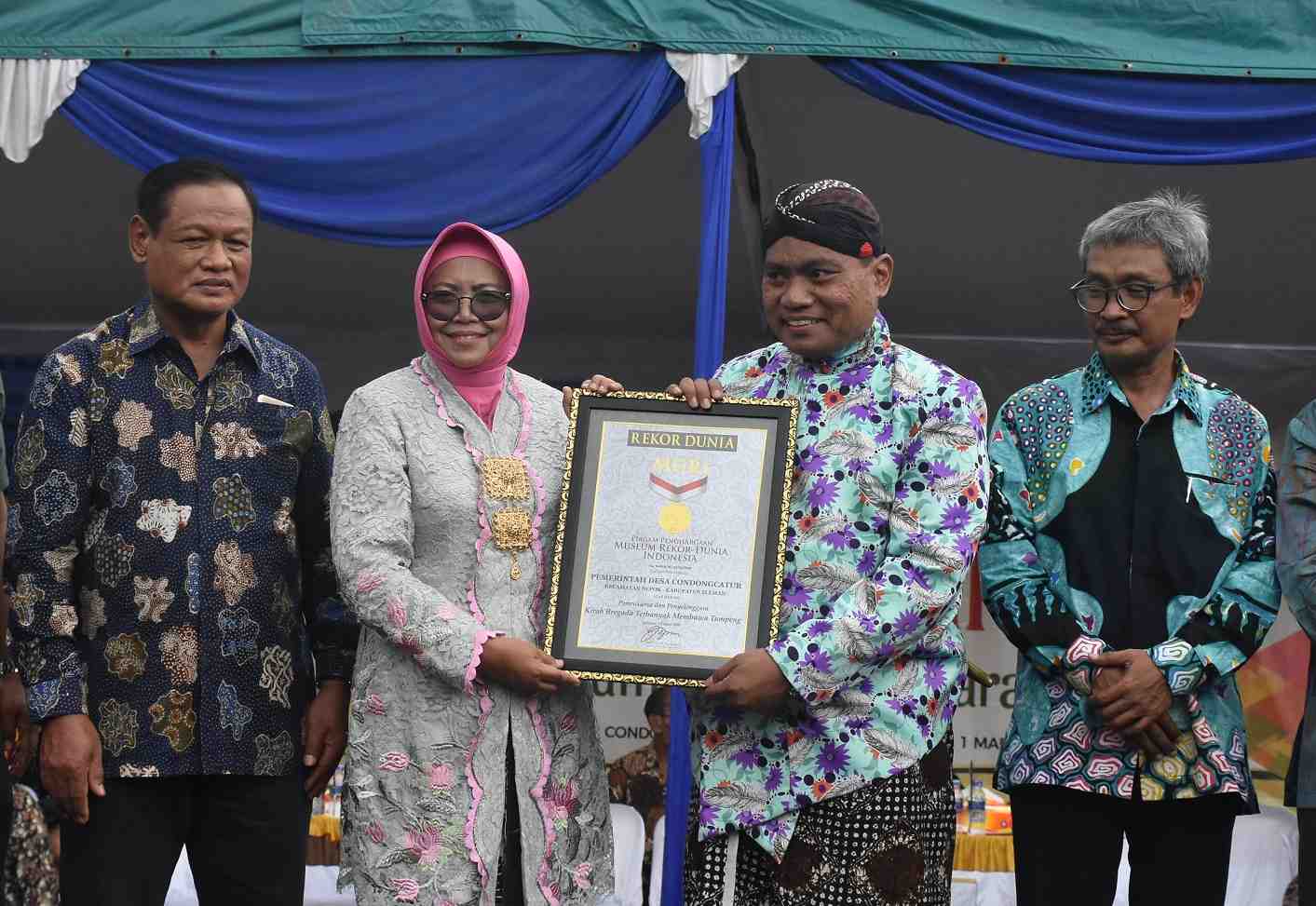 DESA CONDONGCATUR MERAIH REKOR MURI