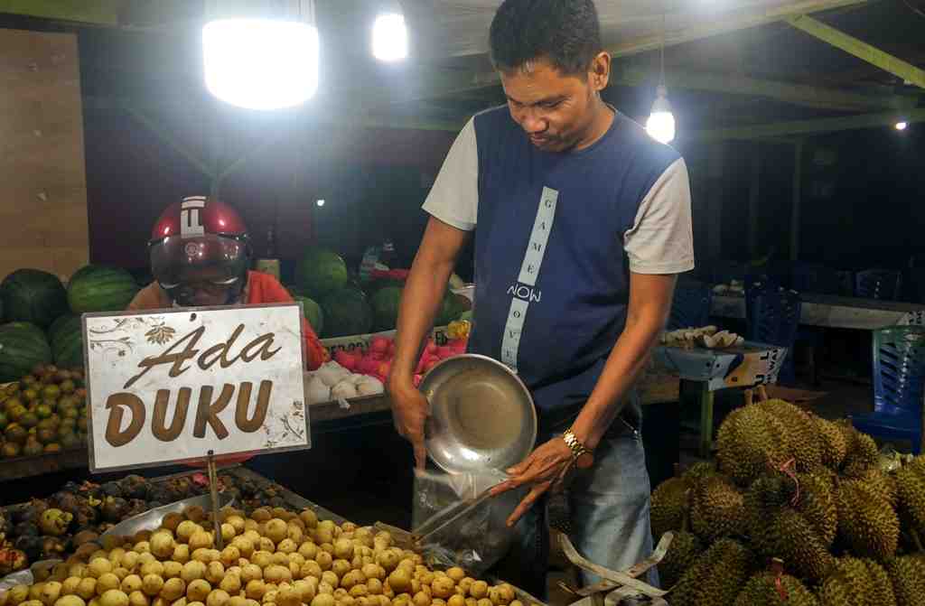 OMZET PENJUAL BUAH