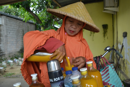 PENJUAL JAMU