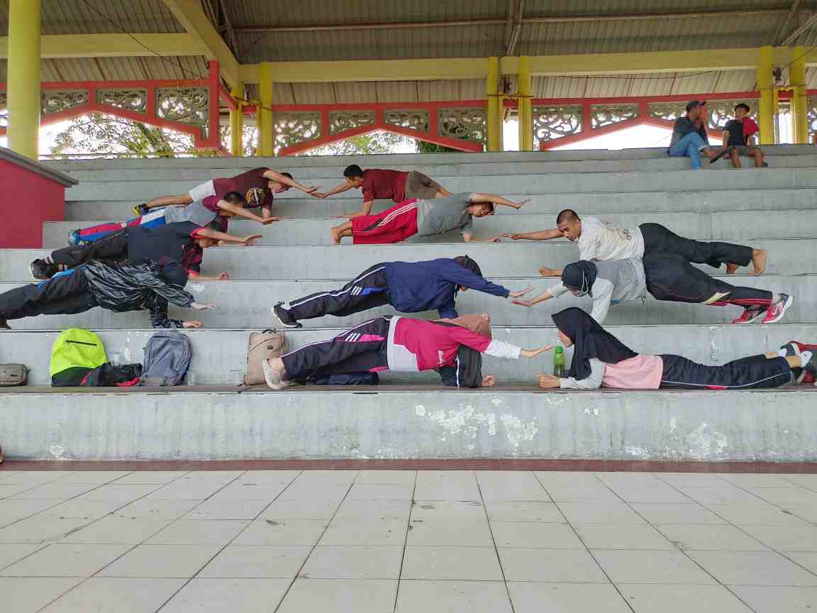  PEMANASAN SEBELUM LATIHAN