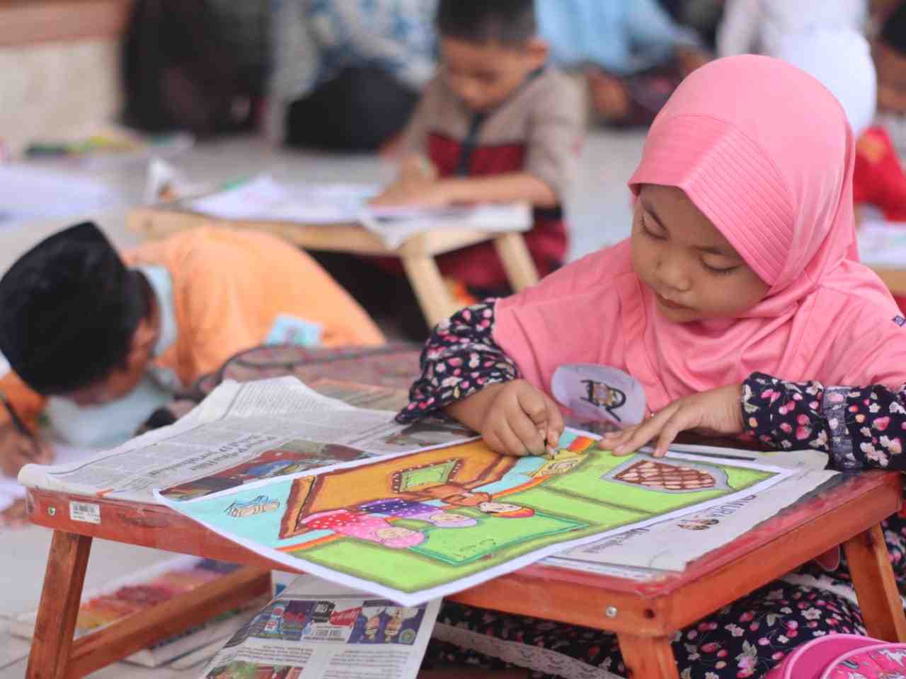 LOMBA MEWARNAI
