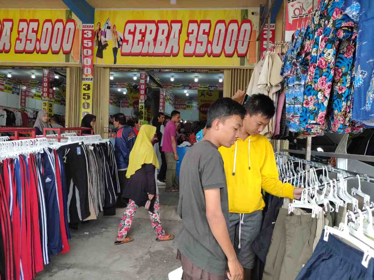 HARGA PAKAIAN SERBA Rp35.000,00