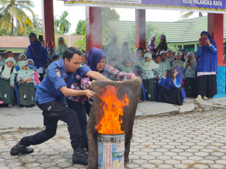SIMULASI  PADAMKAN API