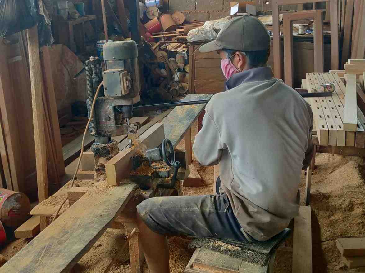 BUAT KUSEN JENDELA KAYU ULIN