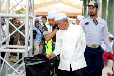 JAMAAH DIMINTA JAGA KEBERSIHAN LINGKUNGAN