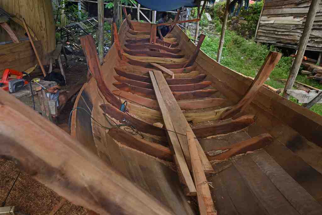 PEMBUATAN PERAHU KAYU
