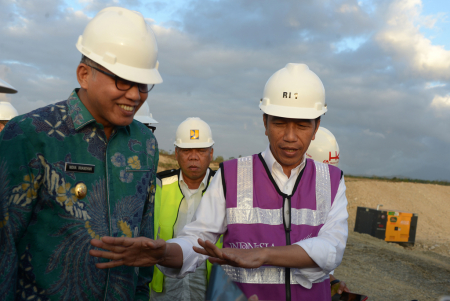 PRESIDEN TINJAU PERKEMBANGAN JALAN TOL ACEH