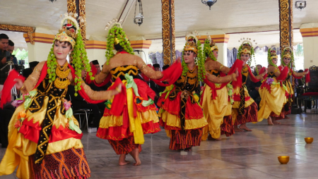 TARI MOANG SANGKAL SUMENEP