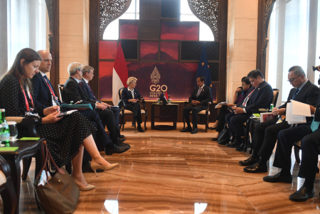 PERTAMUAN BILATERAL INDONESIA DENGAN UNI EROPA