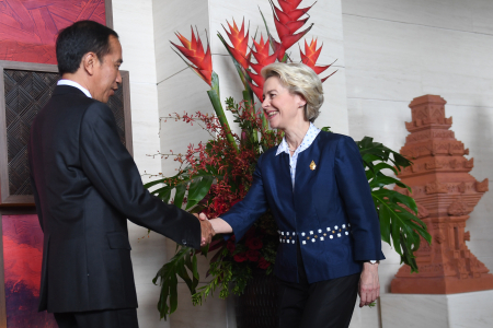 PERTAMUAN BILATERAL INDONESIA DENGAN UNI EROPA