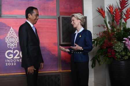 PERTAMUAN BILATERAL INDONESIA DENGAN UNI EROPA