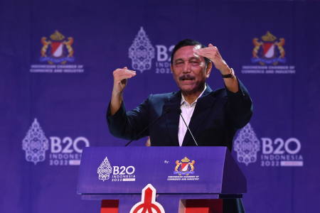 DISKUSI PANEL PERTAMA B20 SUMMIT INDONESIA