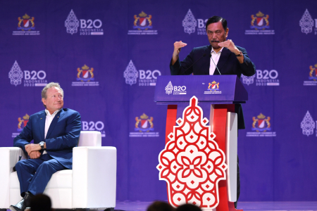 DISKUSI PANEL PERTAMA B20 SUMMIT INDONESIA