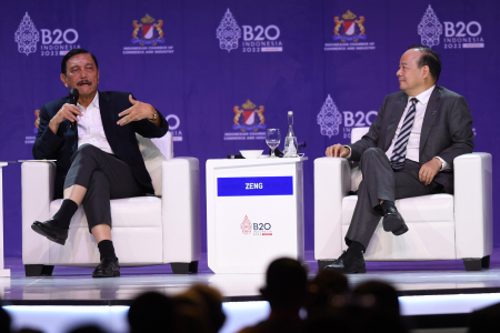 DISKUSI PANEL PERTAMA B20 SUMMIT INDONESIA