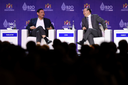DISKUSI PANEL PERTAMA B20 SUMMIT INDONESIA