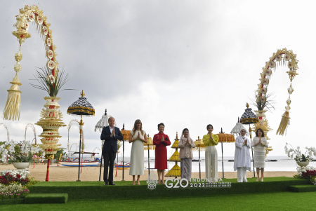 FOTO KELUARGA SPOUSE PROGRAM KTT G20 INDONESIA 2022