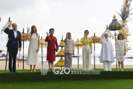 FOTO KELUARGA SPOUSE PROGRAM KTT G20 INDONESIA 2022