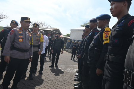 KAPOLRI TINJAU POSKO PENGAMANAN KTT G20