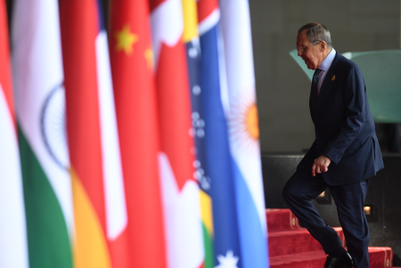 PRESIDEN JOKOWI SAMBUT MENLU RUSIA