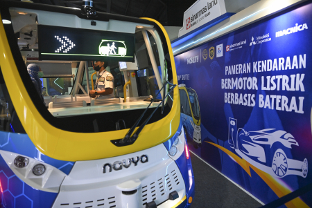 PAMERAN KENDARAAN LISTRIK BERBASIS BATERAI