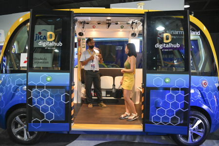 PAMERAN KENDARAAN LISTRIK BERBASIS BATERAI