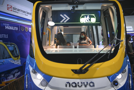PAMERAN KENDARAAN LISTRIK BERBASIS BATERAI