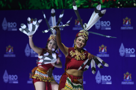 KESENIAN PEMBUKAAN HARI KEDUA B20 SUMMIT 