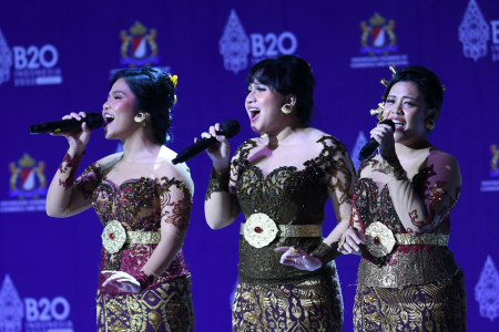 KESENIAN PEMBUKAAN HARI KEDUA B20 SUMMIT 