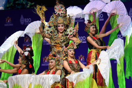 KESENIAN PEMBUKAAN HARI KEDUA B20 SUMMIT 