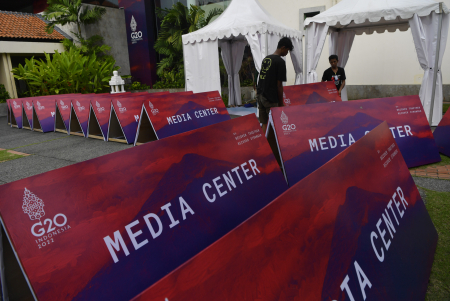 PERSIAPAN INFRASTRUKTUR MEDIA CENTER KTT G20