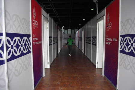 PERSIAPAN INFRASTRUKTUR MEDIA CENTER KTT G20
