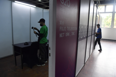 PERSIAPAN INFRASTRUKTUR MEDIA CENTER KTT G20