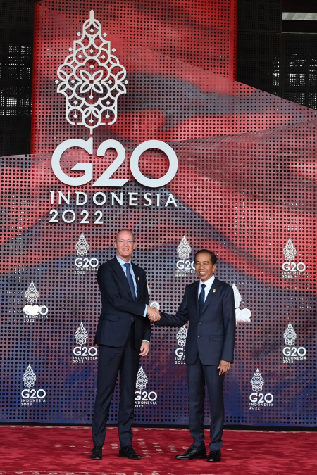 PRESIDEN JOKOWI SAMBUT CHAIR FSB