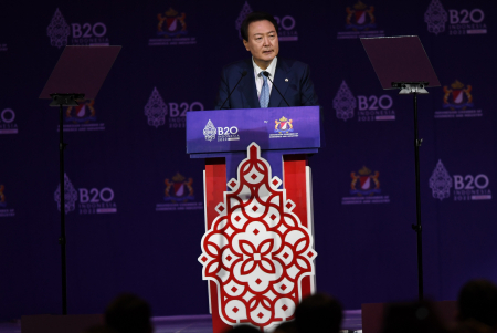 PRESIDEN KORSEL BICARA DI B20 SUMMIT