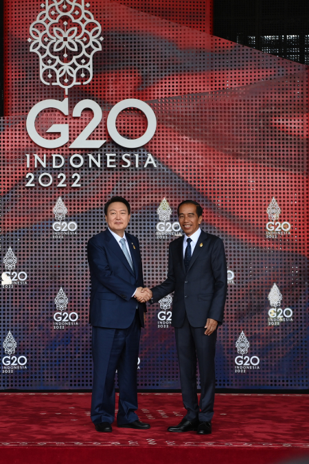 PRESIDEN JOKOWI SAMBUT PRESIDEN KOREA SELATAN