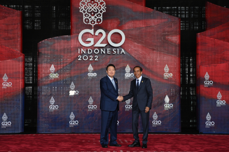 PRESIDEN JOKOWI SAMBUT PRESIDEN KOREA SELATAN