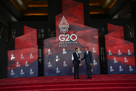 PRESIDEN JOKOWI SAMBUT PM INGGRIS